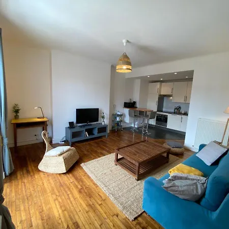 Διαμέρισμα Spacieux Avec Balcon Et Parking Μπρεστ