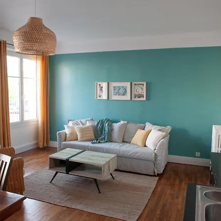 Spacieux Avec Balcon Et Parking Διαμέρισμα *