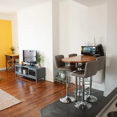 Spacieux Avec Balcon Et Parking Apartment