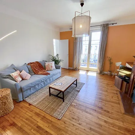 Spacieux Avec Balcon Et Parking Apartment