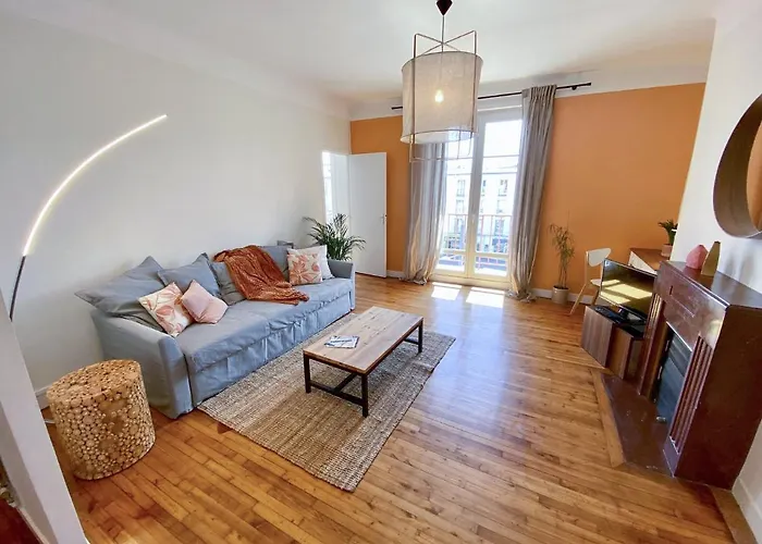 Spacieux Avec Balcon Et Parking Apartment