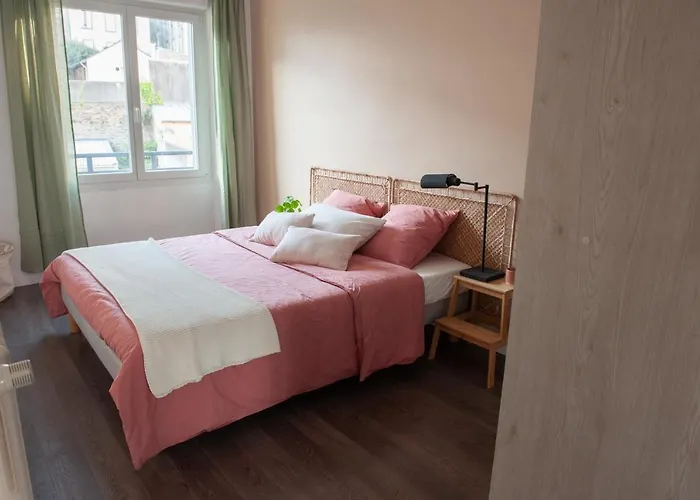 Spacieux Avec Balcon Et Parking Apartamento Brest